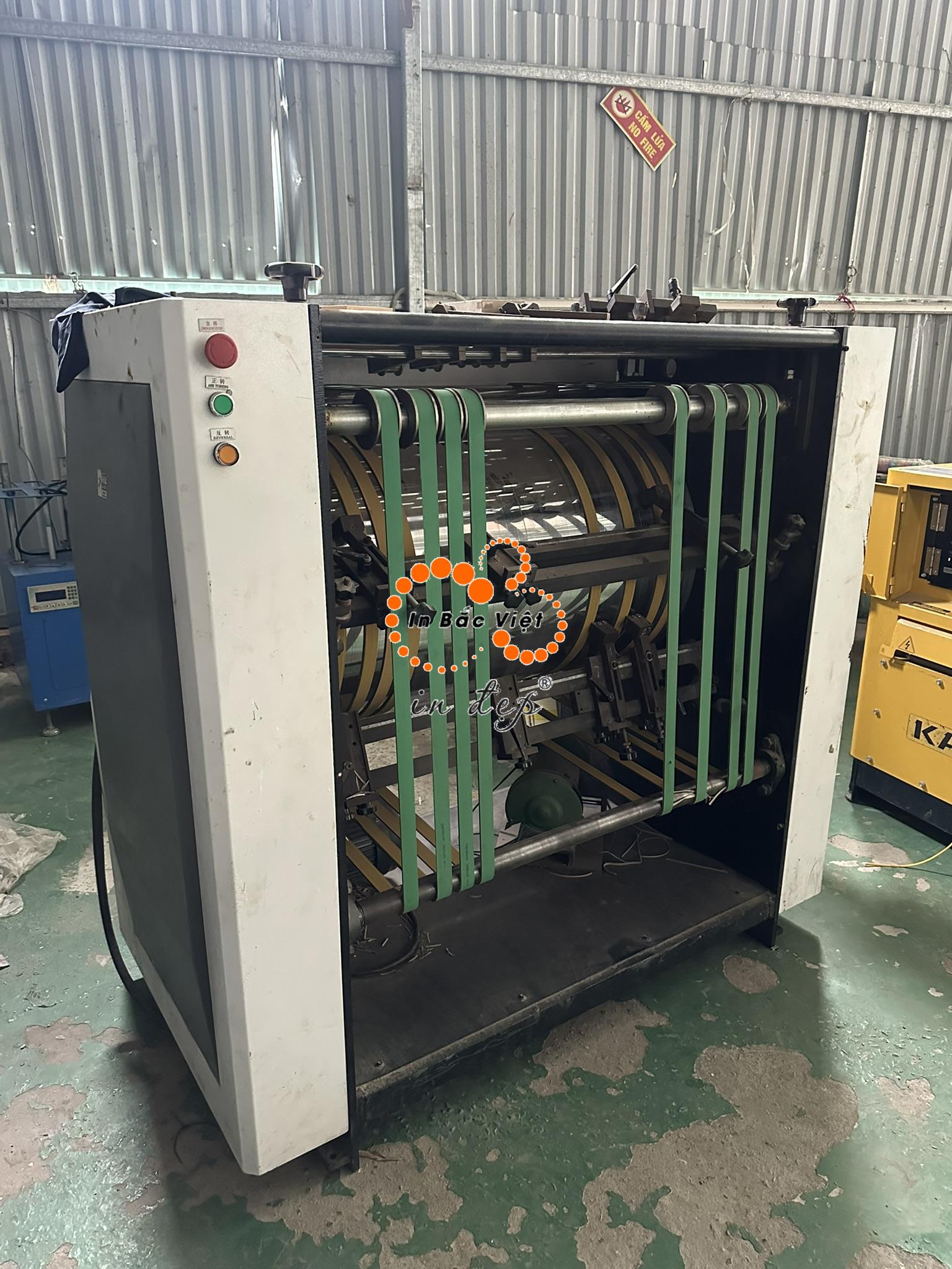 Máy phay rãnh hộp đẩy tay HR-1000II